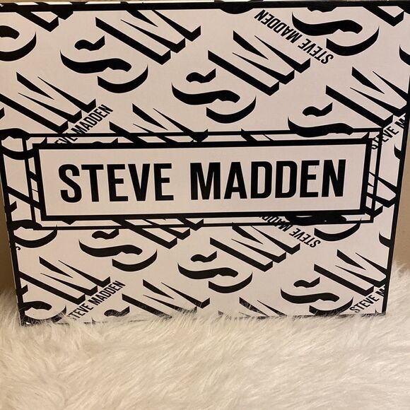 NWT Steve Madden Tote/Crossbody w/ AirPod Case and Hat- 3pc Gift Set - Mauve - Picture 11 of 15